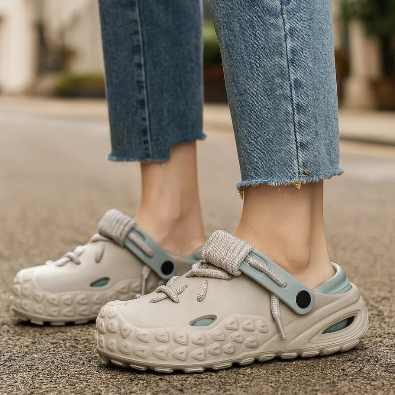 Echo Laced Clogs - Female